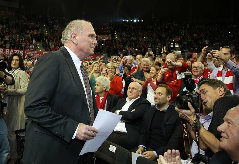 Uli Hoeneß bei seiner Ankunft.