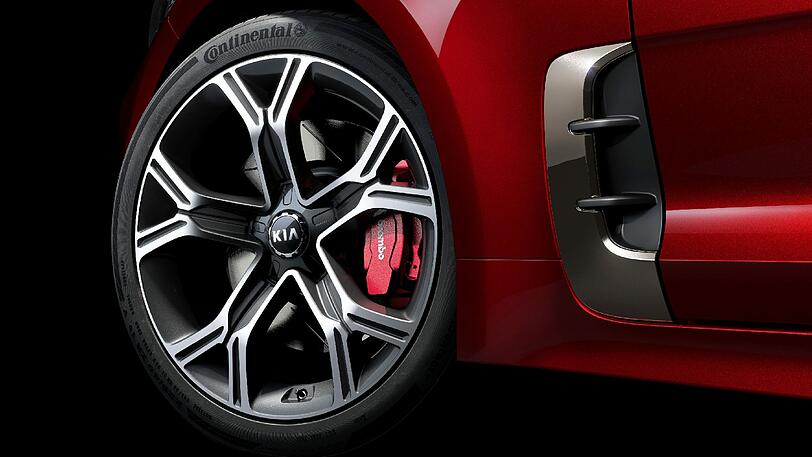 Brembo-Bremssättel, Continental-Reifen - Kia setzt auch bei den Stinger-"Zutaten" auf hohes Qualitätsniveau.