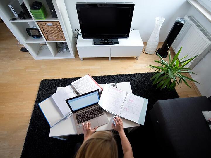 In Sachen Homeoffice mangelt es laut einer Studie noch an Gleichberechtigung zwischen Mann und Frau.