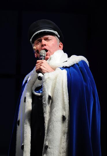 Eine Arie zum Abschied: Fonsi als Märchenprinz.