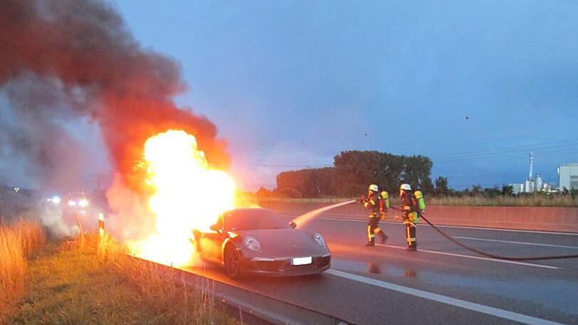 Pkw-Brand auf der A8