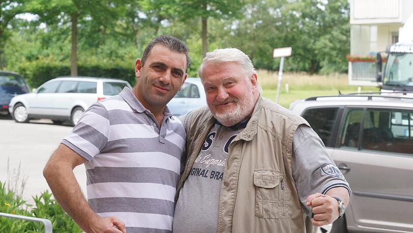 Hielten den Dieb fest, bis die Polizei kam: Jimmy K. (38) und David W. (65). Hielten den Dieb fest, bis die Polizei kam: Jimmy K. (38) und David W. (65).