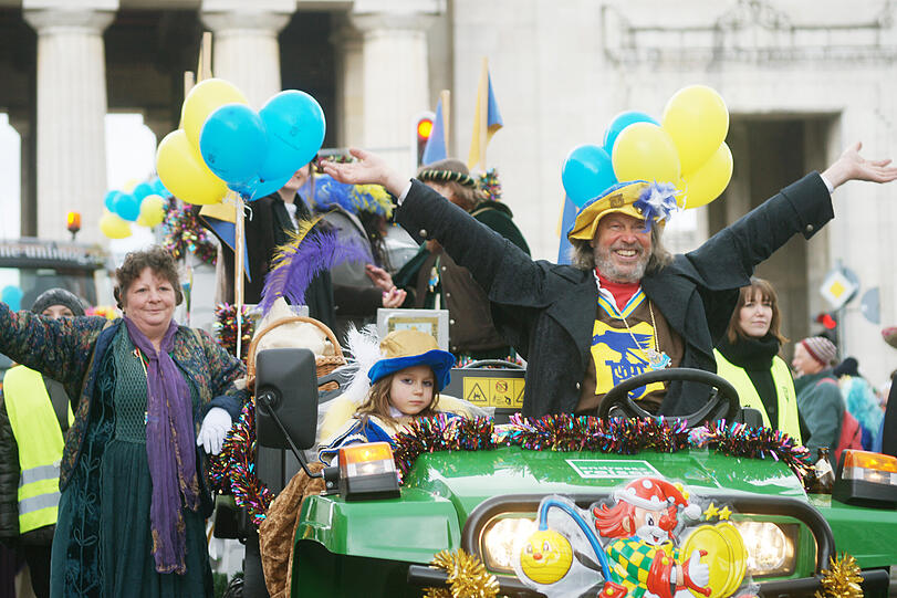 Die Münchner Faschingsumzüge am Königs- und Odeonsplatz.