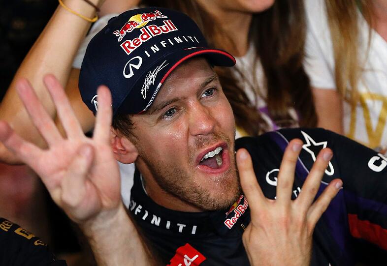 Formel-1-Weltmeister Sebastian Vettel kann seinen vierten Titel in Folge dagegen weiter in aller Ruhe genießen &ndash; und will dies auch zum Jahreswechsel tun. "Ich werde nicht wie früher mit einer Tasche voller Böller durch die Gegend ziehen", sagte der werdende Vater Vettel bei Sky: "Wenn man älter wird, konzentriert man sich mehr aufs Feuerwerk als selbst Böller zu zünden."