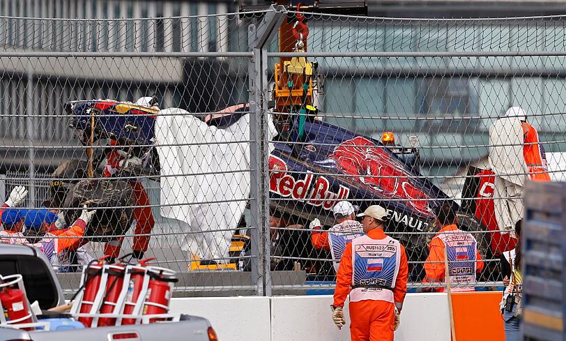 Toro-Rosso-Pilot Carlos Sainz ist in Sotschi verunglückt. Die Bilder.