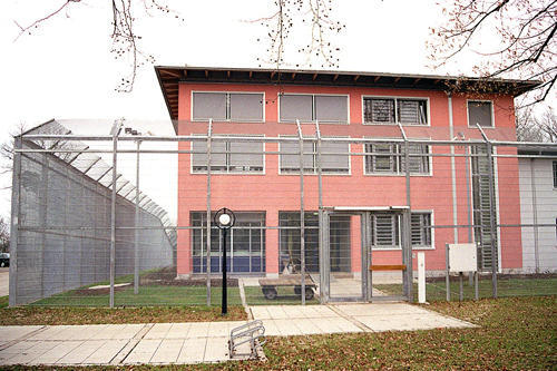 Hier sitzt Hans Peter S. seine Strafe ab: der Hochsicherheitstrakt der Forensik im Ansbacher Bezirkskrankenhaus.
