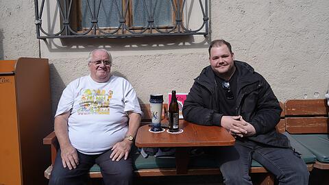 Donatus G. (24, r.), hier mit Norbert Ernst hinterm Viktualienmarkt: "Dieter Reiter, der hatte wenigstens Erfahrung."