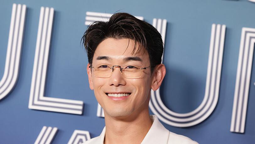 "Wen rufe ich an, wenn es schwierig wird? Wer hält wirklich zu mir?" Schauspieler Eric Nam macht sich Gedanken über das Miteinander. "Wen rufe ich an, wenn es schwierig wird? Wer hält wirklich zu mir?" Schauspieler Eric Nam macht sich Gedanken über das Miteinander.
