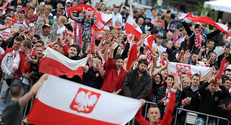Sie leben den Fußball! Das sind die schrillsten EM-Verkleidungen! Zum Durchklicken in der Bilderstrecke!