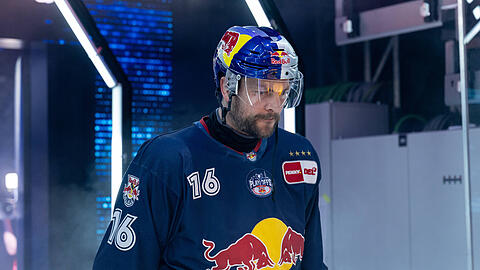 Konrad Abeltshauser EHC Red Bull Muenchen, 16 beim Weg aus dem Spielertunnel vor Spielbeginn GER, EHC Red Bull Muenchen vs. ERC Ingolstadt, Eishockey, DEL, Playoffs, Viertelfinale Spiel 3, Saison 2025/2026, 29.03.2026. GER, EHC Red Bull Muenchen vs. ERC Ingolstadt, Eishockey, DEL, Playoffs, Viertelfinale Spiel 3, Saison 2025/2026, 29.03.2026. Muenchen *** Konrad Abeltshauser EHC Red Bull Muenchen, 16 on his way out of the players tunnel before the start of the game GER, EHC Red Bull Muenchen vs ERC Ingolstadt, Ice Hockey, DEL, Playoffs, Quarter Final Game 3, Season 2025 2026, 29 03 2026 GER, EHC Red Bull Muenchen vs ERC Ingolstadt, Ice Hockey, DEL, Playoffs, Quarter Final Game 3, Season 2025 2026, 29 03 2026 Muenchen Copyright: xEibner-Pressefoto/HeikexFeinerx EP_HFR