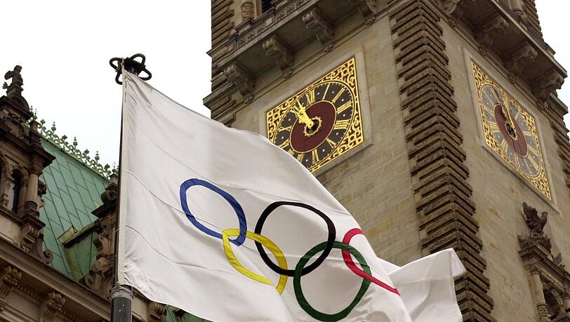Bereits 2001 wehte die Olympische Flagge vor dem Hamburger Rathaus. Für 2024 oder 2028 will Hamburg einen neuen Anlauf für eine Bewerbung um die olympischen Sommerspiele nehmen. Bereits 2001 wehte die Olympische Flagge vor dem Hamburger Rathaus. Für 2024 oder 2028 will Hamburg einen neuen Anlauf für eine Bewerbung um die olympischen Sommerspiele nehmen.