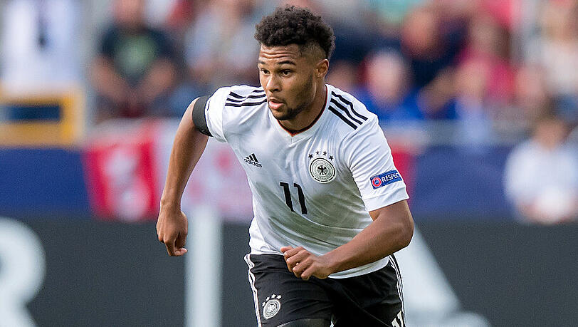 Zum Auftakt der U21-EM brilliert Serge Gnabry. Dabei muss er auf dem Platz auch jene Frage ausblenden, die ihn sicher sehr beschäftigen wird: Will ihn der FC Bayern verleihen? Zum Auftakt der U21-EM brilliert Serge Gnabry. Dabei muss er auf dem Platz auch jene Frage ausblenden, die ihn sicher sehr beschäftigen wird: Will ihn der FC Bayern verleihen?
