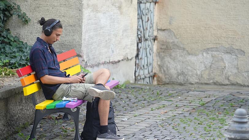 Die Bank wird rege genutzt, wie auf unserem Bild von Erzieher Thomas (31). Die Bank wird rege genutzt, wie auf unserem Bild von Erzieher Thomas (31).