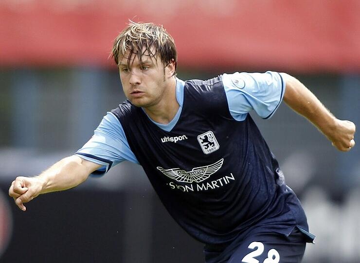 Daniel Halfar
Kam nach einer Stunde ins Spiel. Endlich – wird sich mancher Löwenfan gedacht haben. Der Flügelflitzer legte sofort richtig stark los. Die Dribblings hat er jedenfalls während seiner langen Verletzungspause nicht verlernt. Zirkelte in der 74. Minute einen Freistoß an die Latte. Note: 2