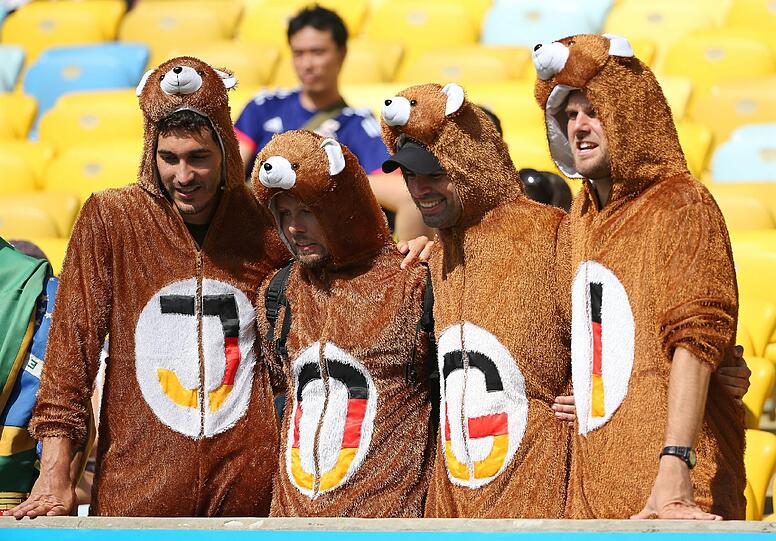 Aber nicht nur in Deutschland wird gefeiert - auch im Stadion, dem legendären Maracana, feiern die Fans!