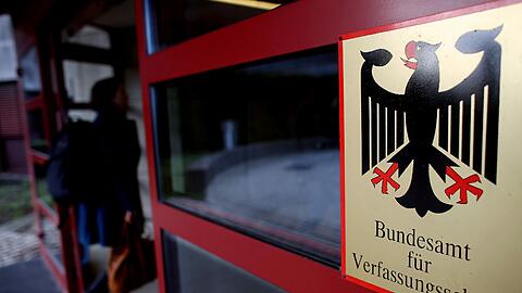 Bundesamt für Verfassungsschutz. 430 Personen werden als so gefährlich angesehen, dass ihnen jederzeit eine schwere Straftat zuzutrauen sei.