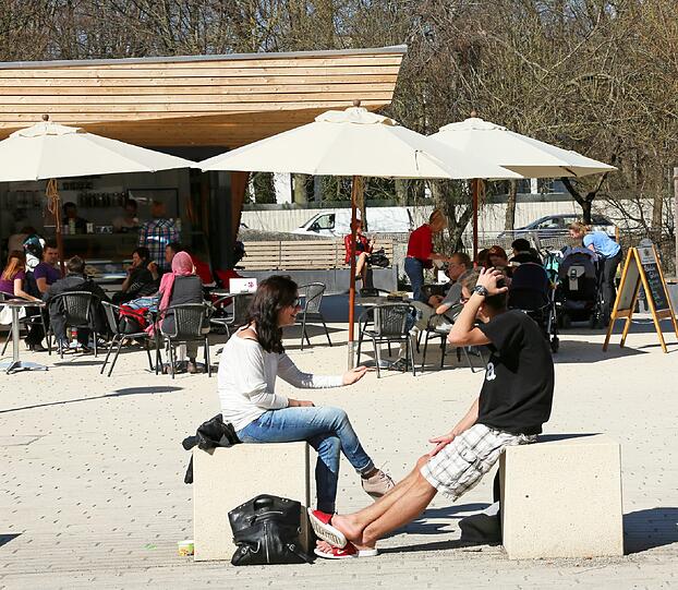 Auch die Cafés freuen sich über Besucher.