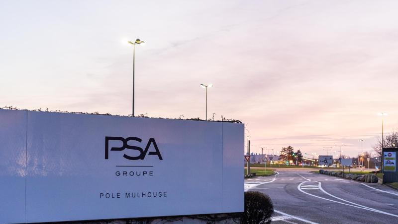 Die Einfahrt zum Werk von Mulhouse des französischen Automobilkonzerns PSA. Die Einfahrt zum Werk von Mulhouse des französischen Automobilkonzerns PSA.