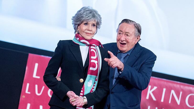 "Tolle Frau": Richard "Mörtel" Lugner mit seinem Opernball-Stargast, Hollywood-Star Jane Fonda, auf der Pressekonferenz.