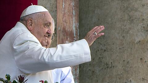 Papst Franziskus will sich am Sonntag den Gläubigen zeigen.