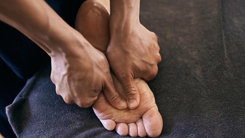 Auch Fußreflexzonenmassagen werden angeboten. Auch Fußreflexzonenmassagen werden angeboten.