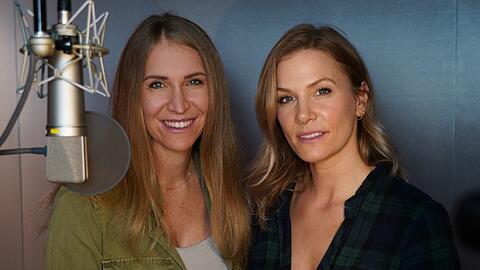 Sie leihen ihre Stimmen bekannten Schauspielerinnen in zahlreichen Filmen und Serien: Doch jetzt m&uuml;ssen Synchronsprecherinnen wie die beiden M&uuml;nchnerinnen Laura Preiss (l.) und Anja von Keyserlingk dank KI um ihre Branche bangen.