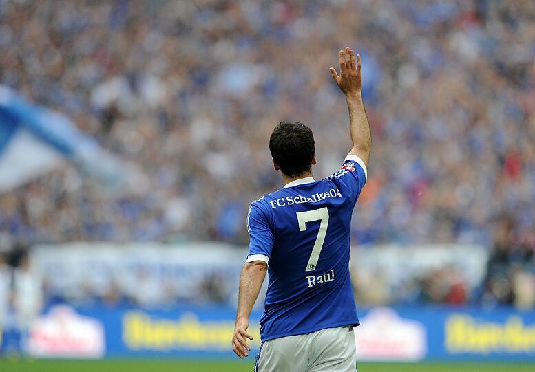 Adios: Nicht weniger emotional war der Abschied von Stürmerstar Raul auf Schalke.