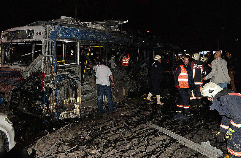 Eine Autobombe hat in Ankara viele Tote und Verletzte gefordert.