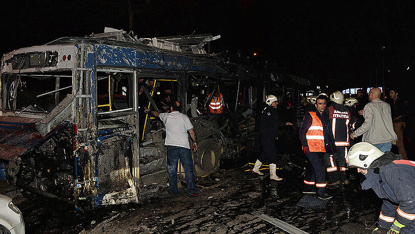Eine Autobombe hat in Ankara viele Tote und Verletzte gefordert. Eine Autobombe hat in Ankara viele Tote und Verletzte gefordert.