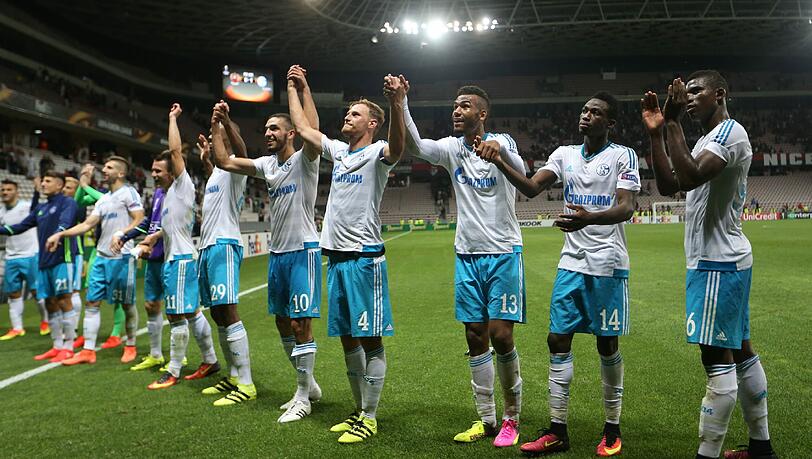 Schalke feiert den 1:0 Sieg gegen Nizza. Schalke feiert den 1:0 Sieg gegen Nizza.