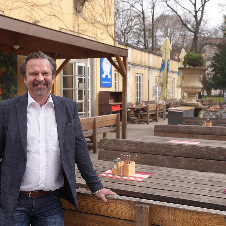 Seit 2006 betreibt Gastronom Christian Lehner das Park Caf&eacute;. In diesem Jahr feiert er sein 20. Jubil&auml;um. Im AZ-Gespr&auml;ch erinnert er sich an Promigeschichten, die Debatte um den Alten Botanischen Garten und spricht &uuml;ber das Ausgehverhalten der M&uuml;nchner.