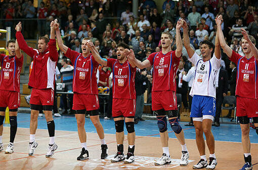 Generali Haching Volleyball: Im dramatischen Meisterschafts-Finale unterlagen die Hachinger um Nationalspieler Christian Dünnes nach 131 Minuten Berlin Recycling Volleys knapp mit 2:3. Auch heuer sind sie wieder vorn mit dabei.