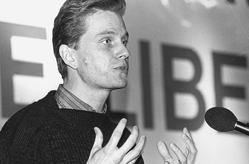 Die Anfänge: Guido Westerwelle am Rednerpult im Dezember 1984 beim Bundeskongress der "Jungen Liberalen" in Bensheim an der Bergstraße.