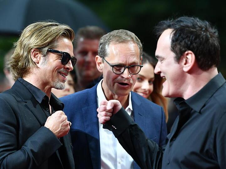 Berlins Regierender Bürgermeister Michael Müller und zwei Weltstars: Brad Pitt und Quentin Tarantino.