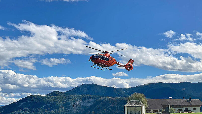 Am Sonntag ist ein 52-Jähriger auf dem Wanderweg entlang des Talgrabens zwischen Almbachklamm und der Wallfahrtskirche in Ettenberg bewusstlos zusammengebrochen und trotz intensiver Wiederbelebungsversuche durch Ersthelfer und Einsatzkräfte verstorben Am Sonntag ist ein 52-Jähriger auf dem Wanderweg entlang des Talgrabens zwischen Almbachklamm und der Wallfahrtskirche in Ettenberg bewusstlos zusammengebrochen und trotz intensiver Wiederbelebungsversuche durch Ersthelfer und Einsatzkräfte verstorben