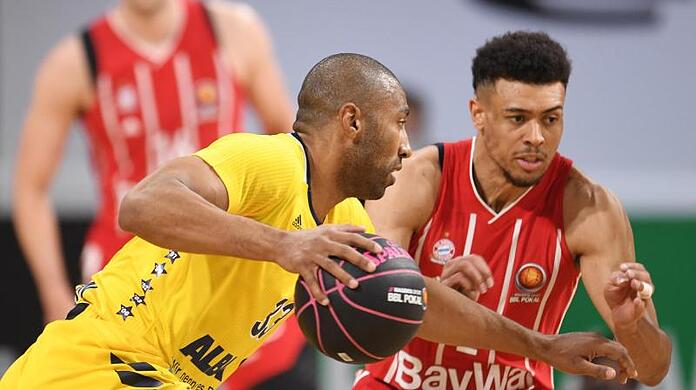 Die bis zur völligen Erschöpfung getriebenen Spieler von Alba Berlin und Bayern München wollen sich einmal noch quälen.