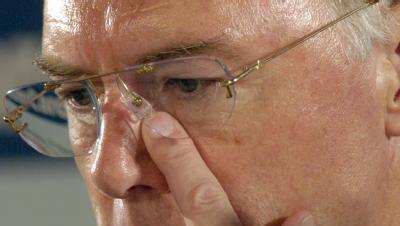 Verwundert über die neuen Aussagen Ballacks: Franz Beckenbauer. Verwundert über die neuen Aussagen Ballacks: Franz Beckenbauer.