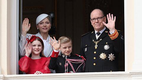 Fürstin Charlène und Fürst Albert mit ihren Zwillingen Prinzessin Gabriella und Erbprinz Jacques beim Nationalfeiertag 2025 in Monaco.