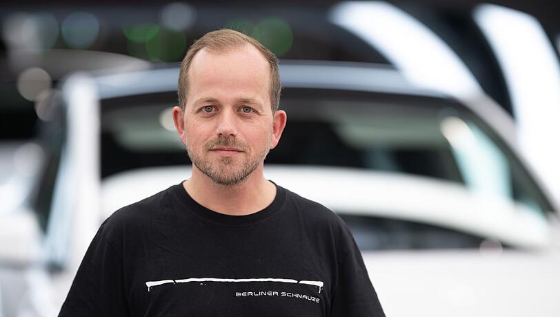 Tesla-Werksleiter Andr&eacute; Thierig hat bei einer Betriebsratssitzung die Polizei verst&auml;ndigt (Archivbild).