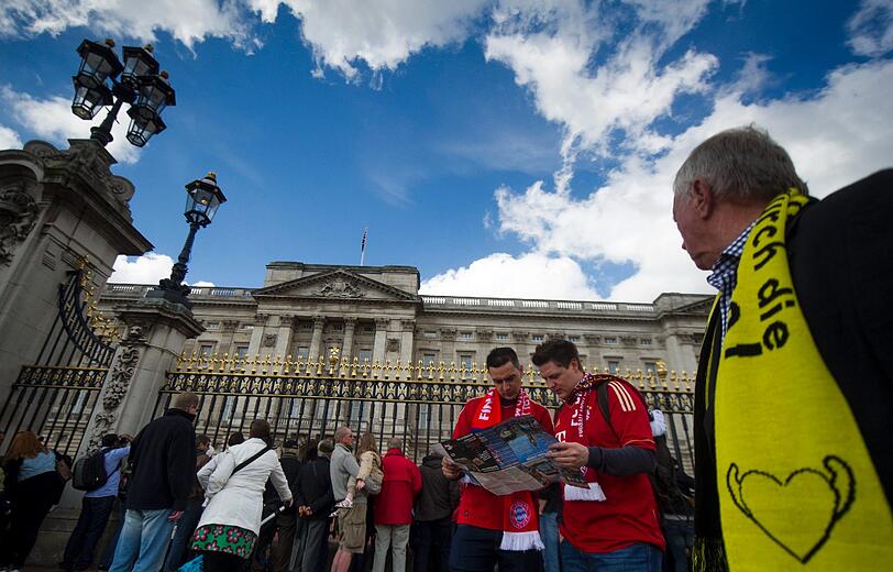 Warten auf den neuen "Klassiker": Bayern gegen Dortmund. Ein Spiel das ganz London elektrisiert. Die Bilder vor dem großen Finale.