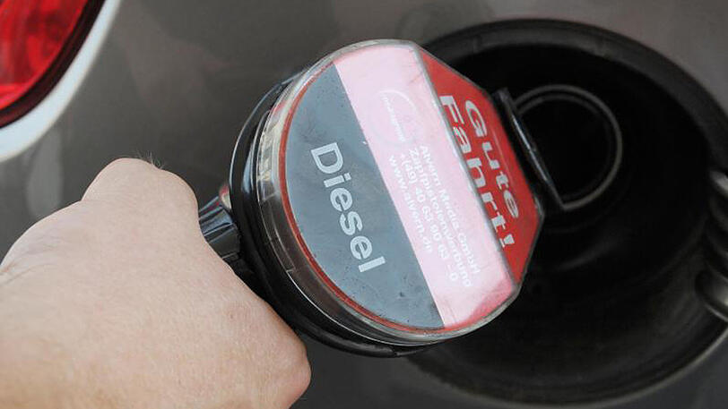 2016 wurden noch erstmals mehr Diesel als Benzin verkauft. Im März sanken die Neuzulassungen um 2,8 Prozent gegenüber dem Vorjahresmonat.