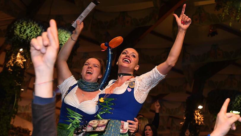 Das Oktoberfest ist vorbei - mit dem traditionellen Kehraus endete die Wiesn. Die Bilder aus dem Hofbräu-Zelt.