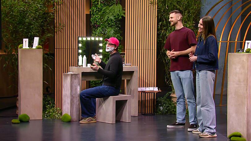 Pr&auml;sentation mit Vorzeige-Rasur: Victor Haisch, Ivo Lovric und Louisa Haisch wissen zu &uuml;berzeugen.