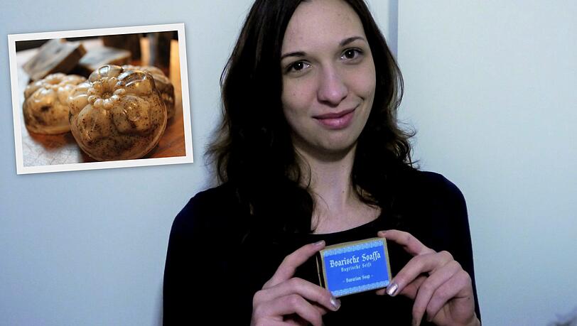 Eva Hummel hält einen Prototypen der Kaffeeseife in den Händen, deren nostalgische Aufmachung auch Touristen ansprechen soll. Eva Hummel hält einen Prototypen der Kaffeeseife in den Händen, deren nostalgische Aufmachung auch Touristen ansprechen soll.