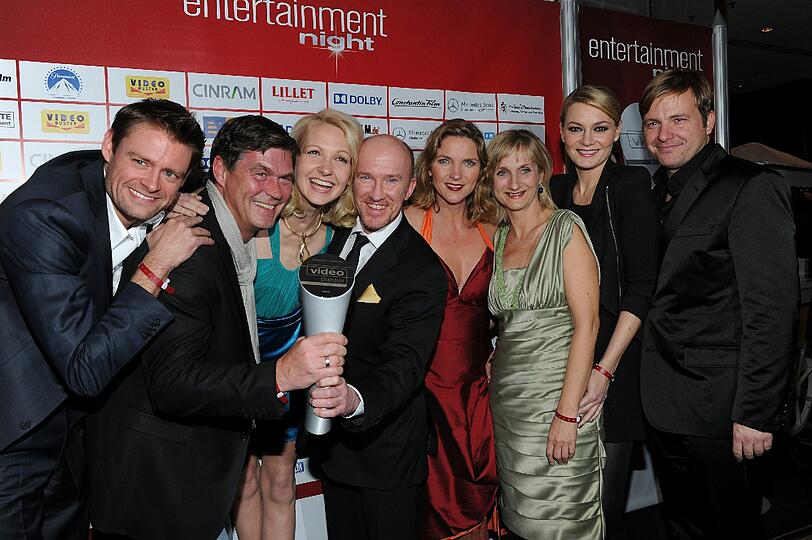 Das Ensemble der Comedyserie "Switch Reloaded" mit dem Comedy Award.