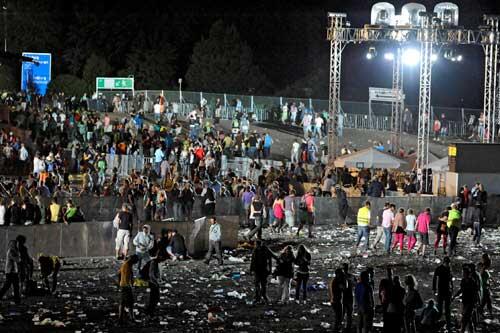 Bei der Loveparade in Duisburg am 24. Juli 2010 starben 21 Menschen im tödlichen Gedränge. Bilder von der Katastrophe.