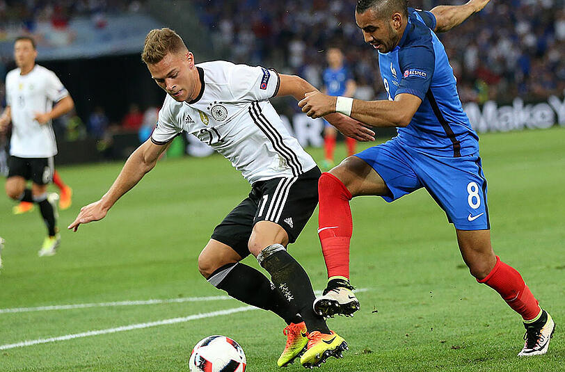 Joshua Kimmich: Note 3. Hatte es meist mit Payet zu tun, dem er einige Male clever den Ball abluchste. Auch in der Vorwärtsbewegung über rechts mutig. Stark. Ließ sich vor dem 0:2 austanzen.