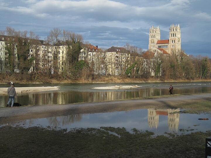 Toller Blick auf St. Maximilian - der eher Frühlingsgefühle als Winterfreuden weckt.