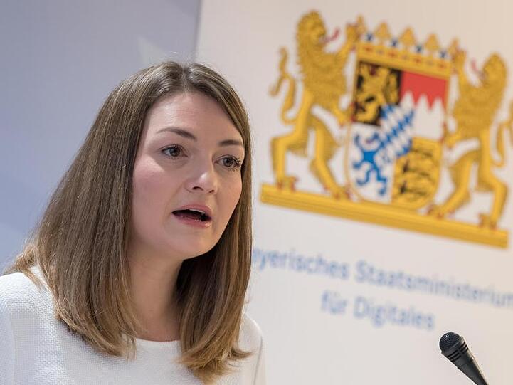 Judith Gerlach (CSU), bayerische Staatsministerin für Digitales, bei ihrer ersten Pressekonferenz. Foto: Peter Kneffel