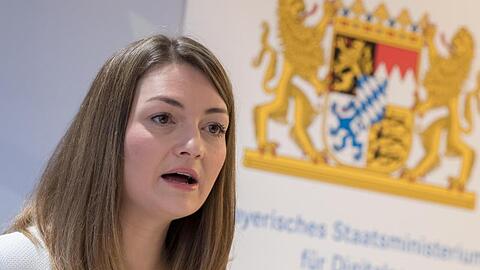 Judith Gerlach (CSU), bayerische Staatsministerin für Digitales, bei ihrer ersten Pressekonferenz. Foto: Peter Kneffel